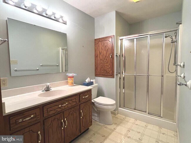 Building Photo - 330 Parkwood Dr