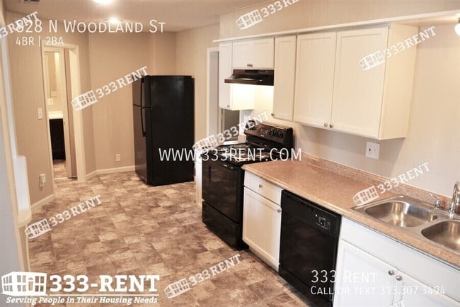 Building Photo - 828 N Woodland St
