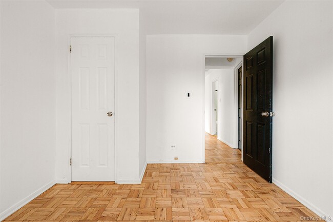 Building Photo - 94-30 60th Ave