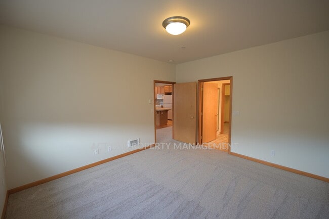 Building Photo - 2 bed 2 bath, in Sequim