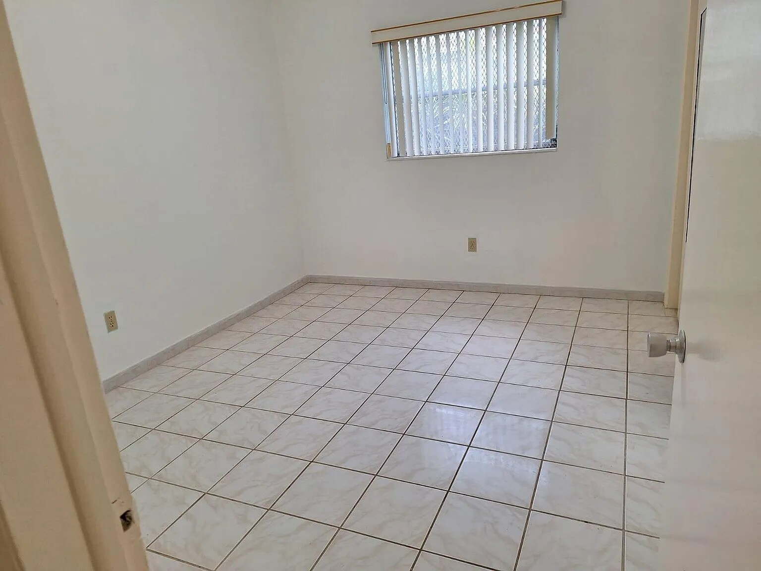 Building Photo - 6330 SW 65th Ave