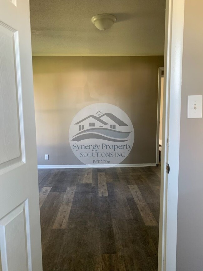 Building Photo - Nice home with Space to grow your Family!