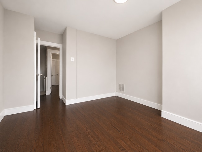 Building Photo - 614 N Streeper St