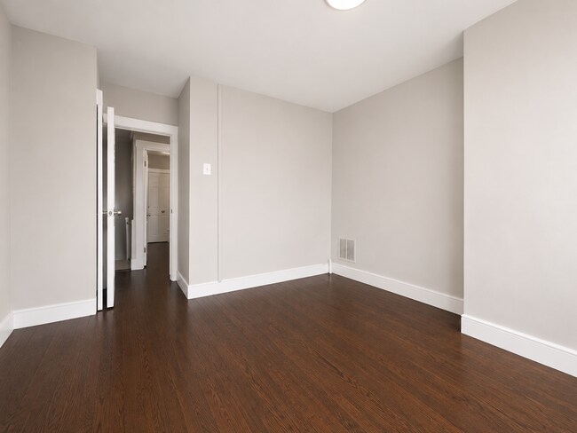 Building Photo - Charming Baltimore Rowhome | 2 Bedrooms + Den | 1 Bathroom | Hardwood Floors & Bonus Basement