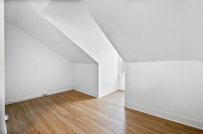 Building Photo - Updated 2 Bed 1 Bath Home With a Loft in Bloomfield - Available NOW!