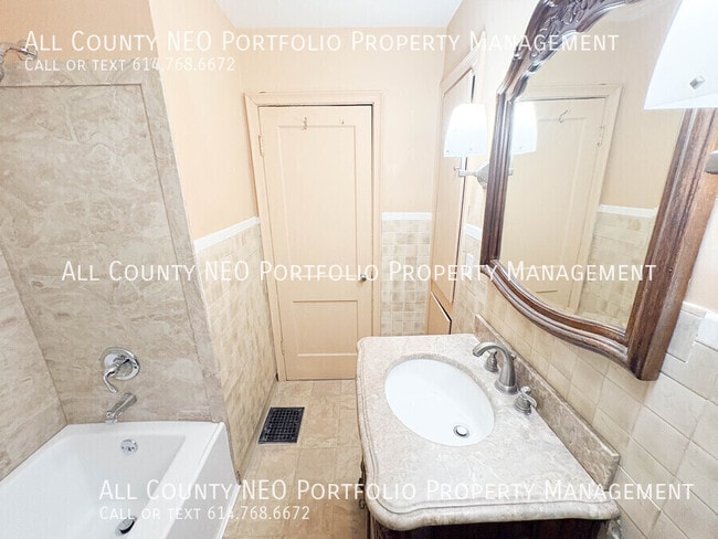 Building Photo - 1463 E Whittier St