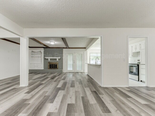 Building Photo - 704 Pepperdine Ave
