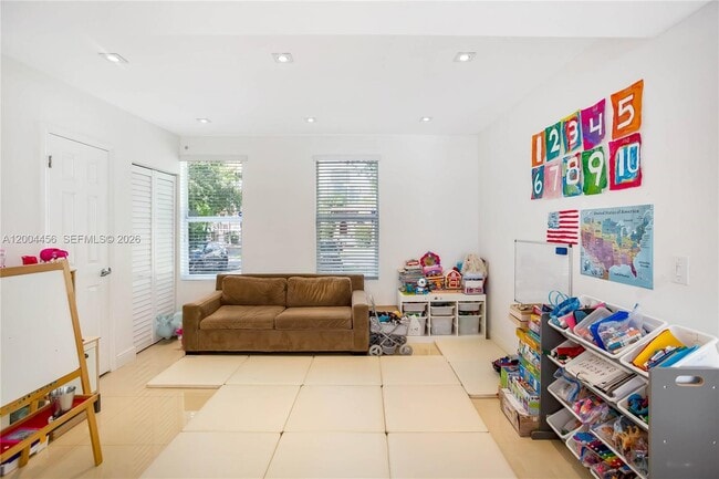 Building Photo - Southwest 20th Road, Miami, FL 33129 - 3 BR 2.5 BA single-family home