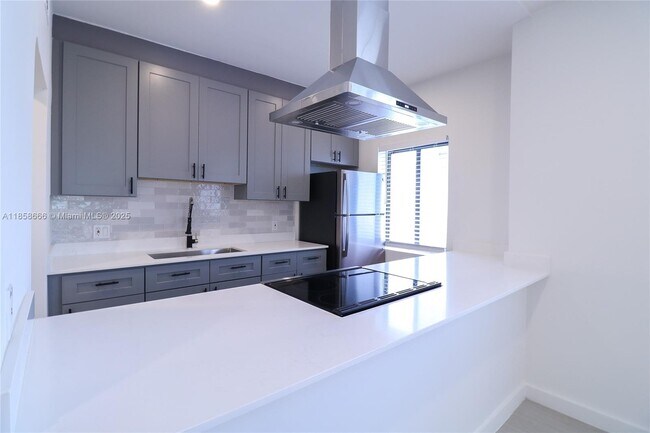 Building Photo - 221 SW 11th Ave