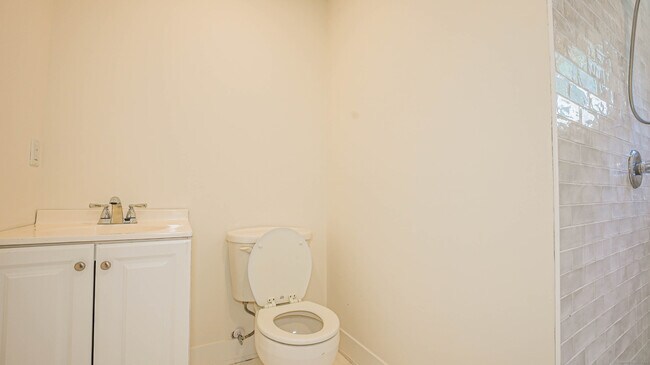 Building Photo - 25 Oakleaf Dr