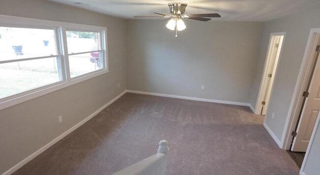 Building Photo - Beautifully Renovated Ranch-Style Home in ...