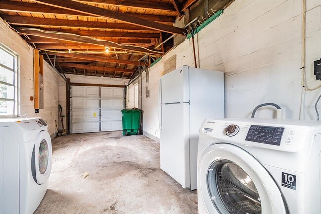 Building Photo - 4511 S Cameron Ave