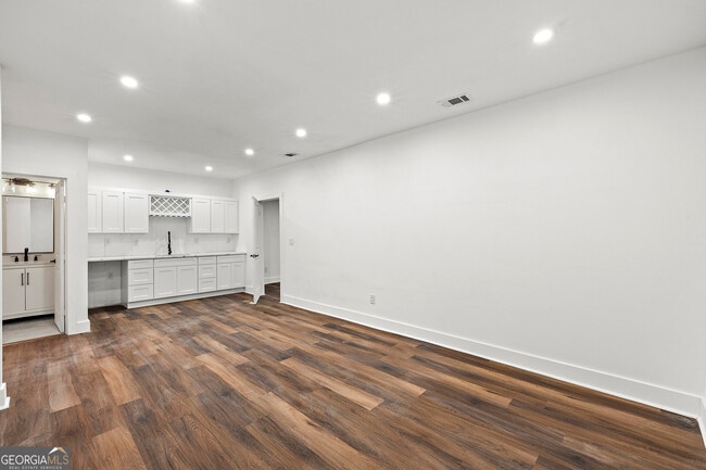 Building Photo - 1620 Chevron Way