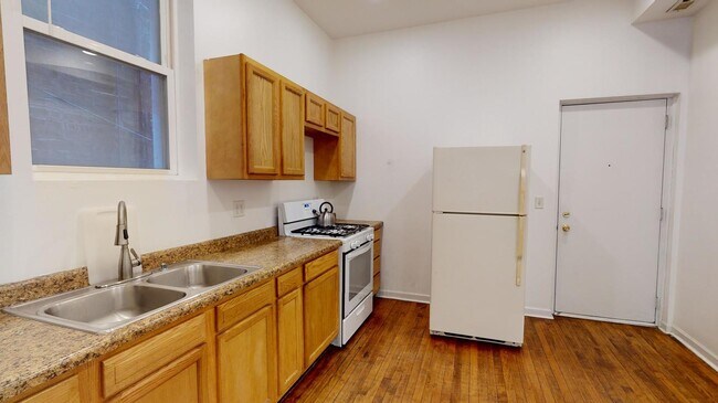 Building Photo - 1945 W Cermak Rd