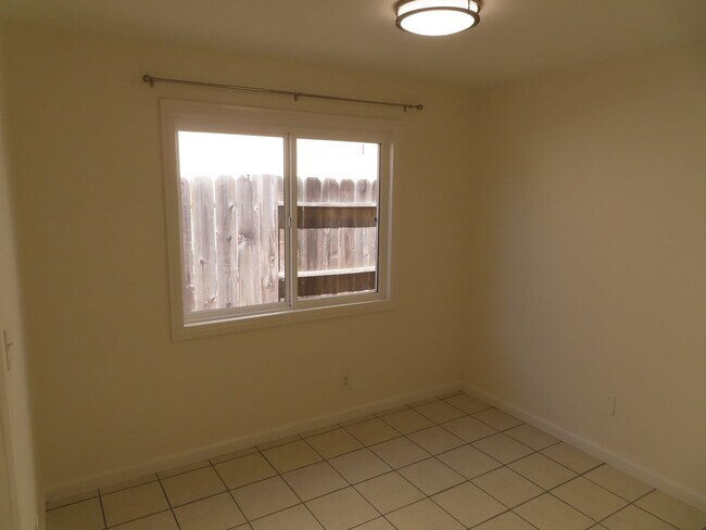 Building Photo - Four bedroom house in Mira Mesa