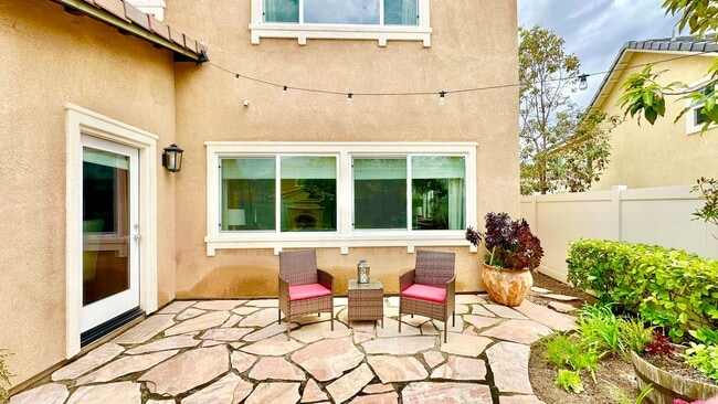 Building Photo - Beautiful "Model" Home in the Horse Creek ...