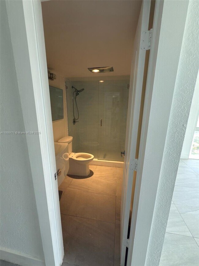 Building Photo - 3625 N Country Club Dr
