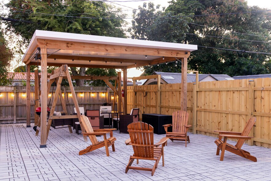 Building Photo - 2028 Bridgeman Dr