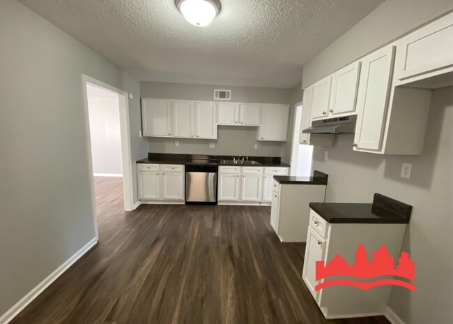 Building Photo - 4735 Chevron Rd