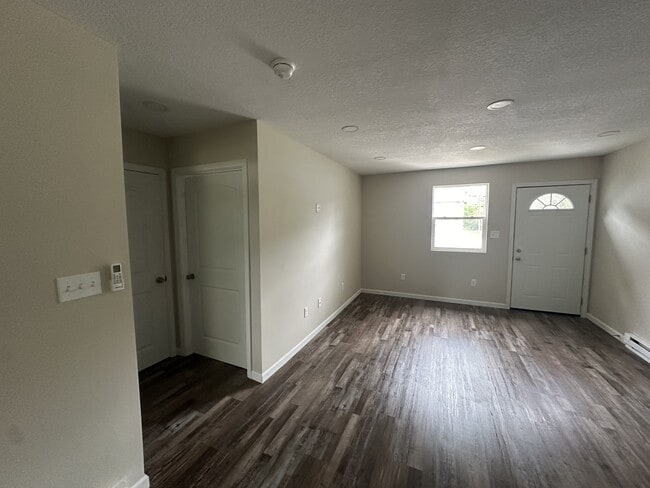 Building Photo - 512 Collins Ave