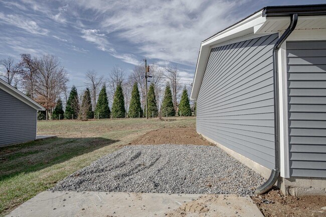 Building Photo - 1312 Farmingdale Dr