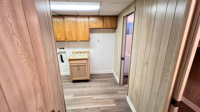 Building Photo - 1597 Navajo Dr