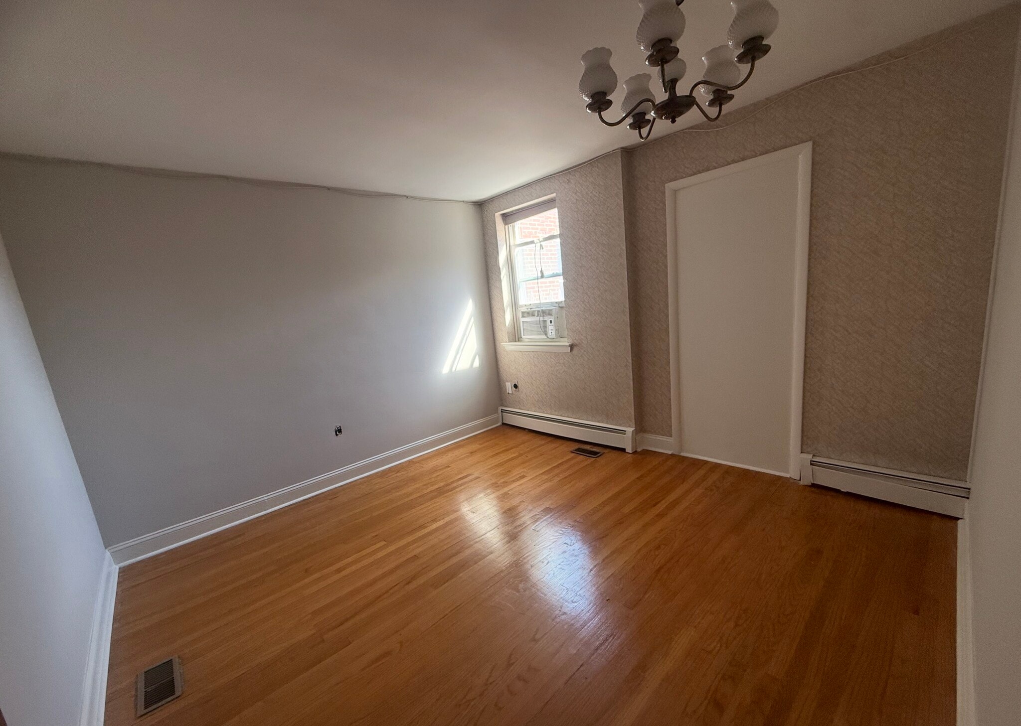 Building Photo - 608 W Lancaster Ave