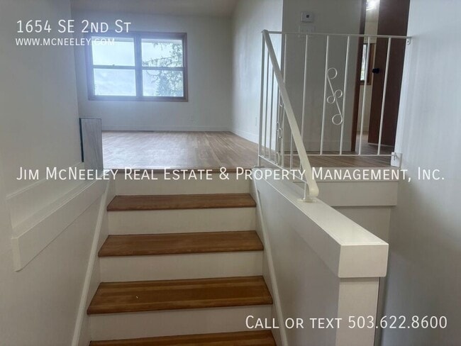 Building Photo - 1654 SE 2nd St