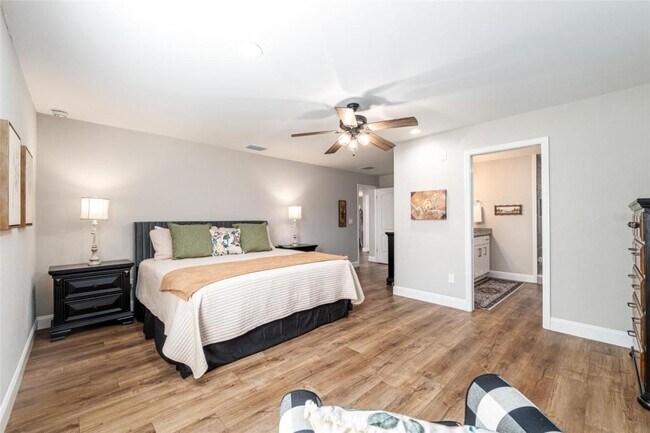 Building Photo - 4530 SE 14th St