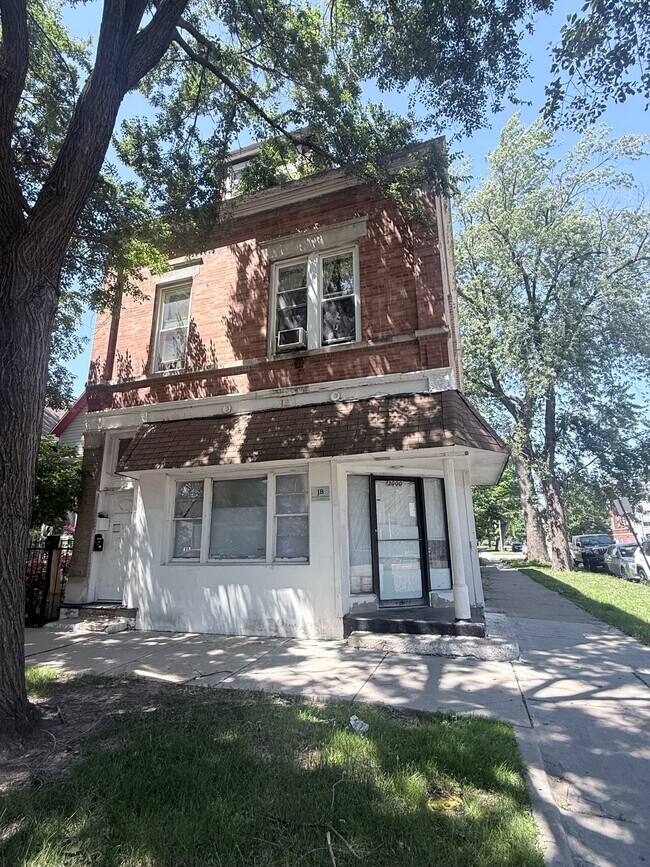 Building Photo - 3000 S Kedvale Ave