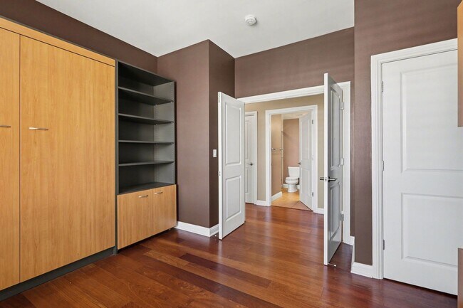 Building Photo - Location and Luxury! 2 Bedroom 2 Bathroom in Cherry Creek!