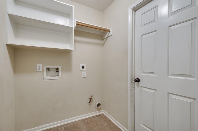 Building Photo - 3419 La Fleur Ln