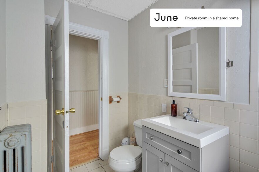 Building Photo - Room in Shared 3 bed/1 bath home