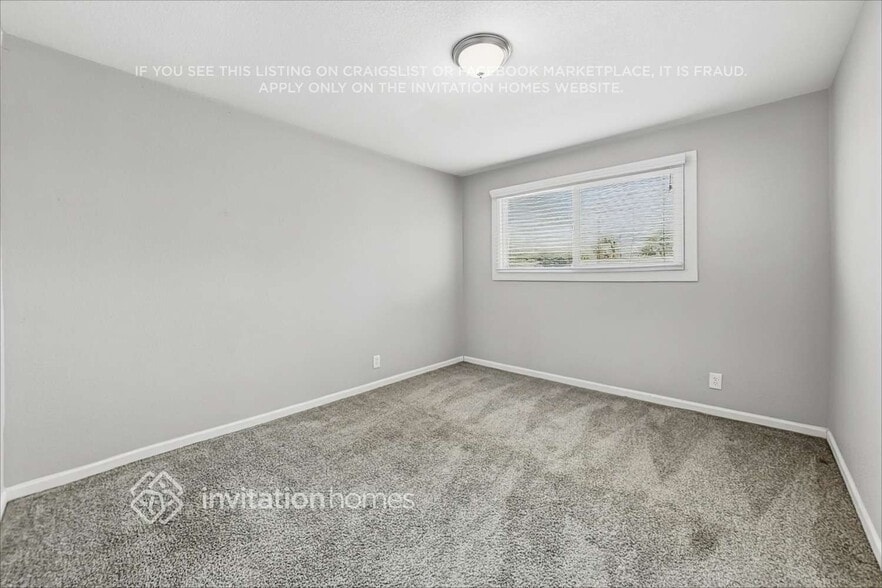 Building Photo - 943 E Manhatton Dr