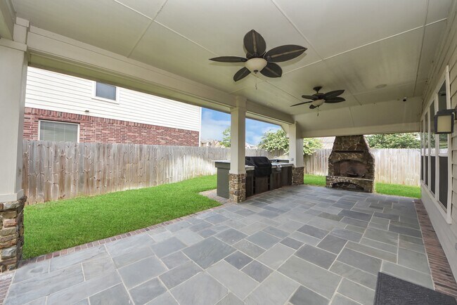 Building Photo - 18403 Sierra Falls Ct