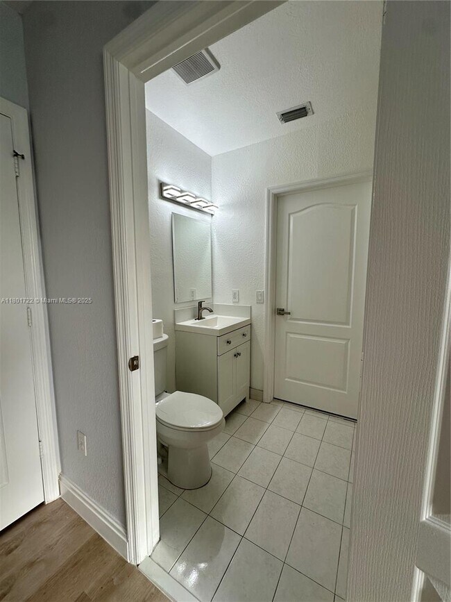 Building Photo - 17425 NW 75th Pl