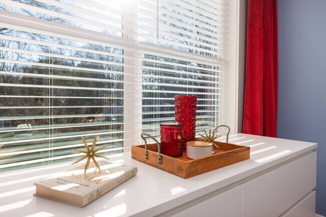 Building Photo - 806 Colorado Ave