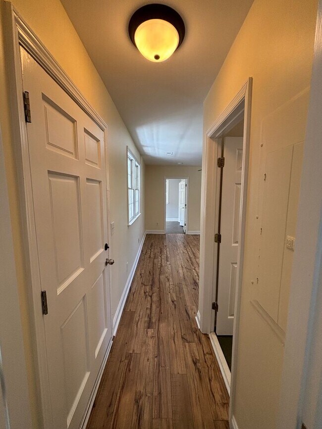 Building Photo - 2 Bedroom 2 Bathroom in The Charleston Pen...