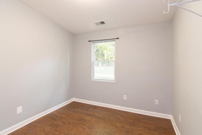 Building Photo - 3405 Pebble Dr