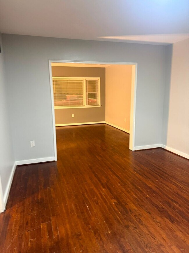Building Photo - 333 Linden Ln