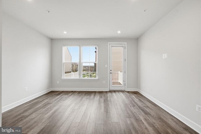 Building Photo - 211 Phoenix Dr