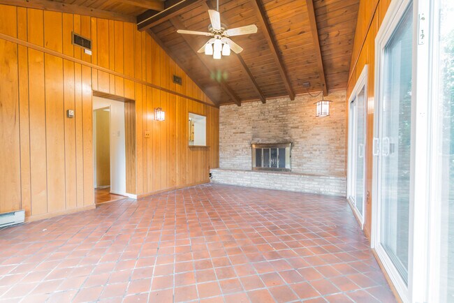 Building Photo - 9702 Bellevue Dr