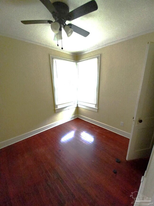 Building Photo - 1120 S Old Corry Field Rd