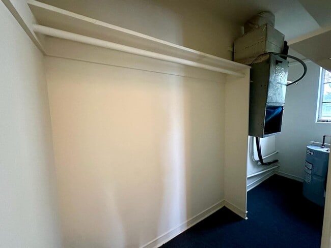 Building Photo - 530 58th St