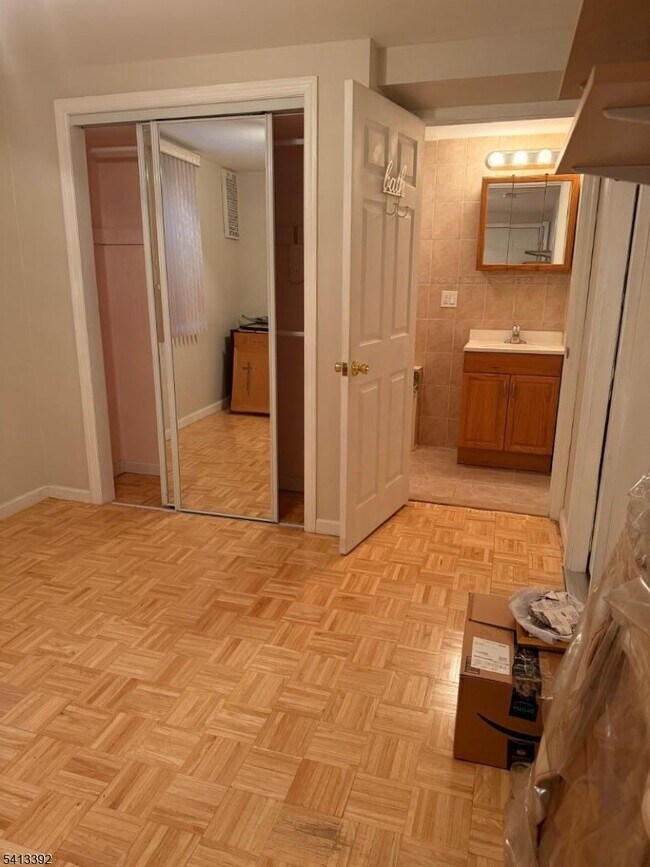 Building Photo - 424 Page Ave