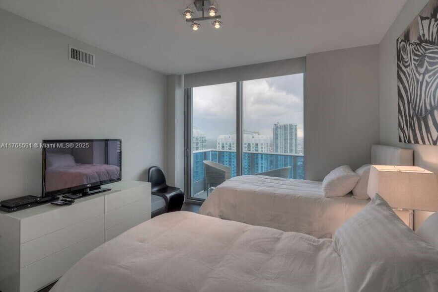 Building Photo - 200 Biscayne Boulevard Way