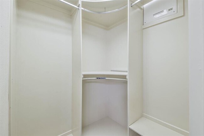 Building Photo - 20942 Wind Field Ln