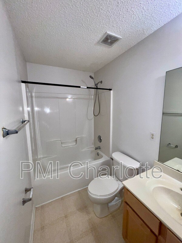 Building Photo - 5787 Dove Point Dr SW