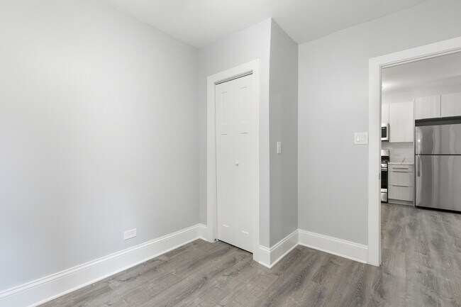 Building Photo - 1611 W Juneway Terrace