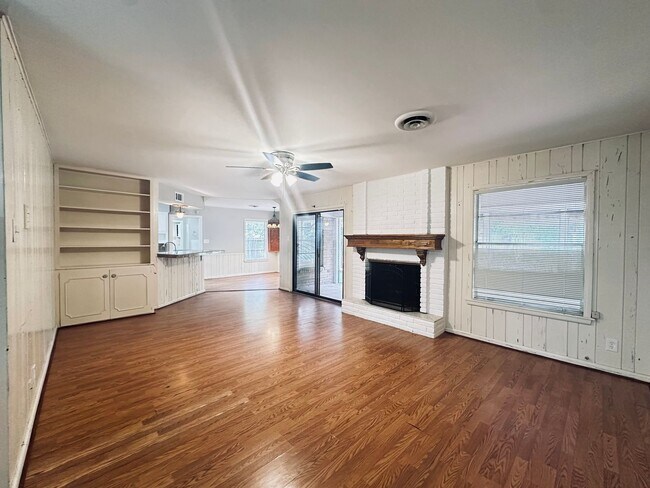 Building Photo - 425 Zephyr Dr